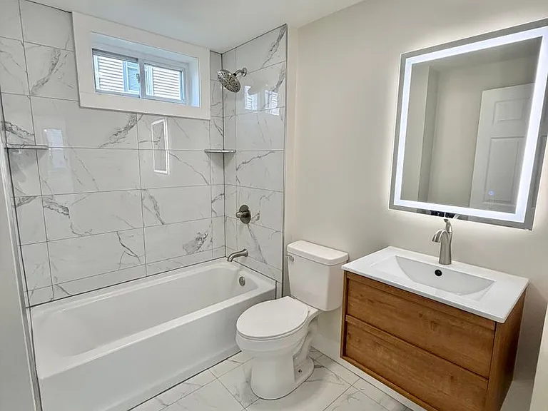 699 Stanley St — Photo 4