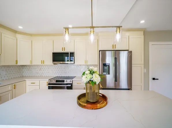 124 Magoun Ave, Brockton, MA 02301