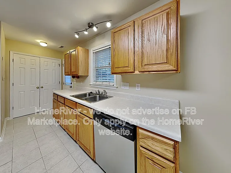 862 N Taylor St — Photo 8