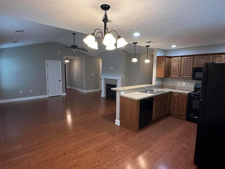 126 High Pointe Dr — Photo 17