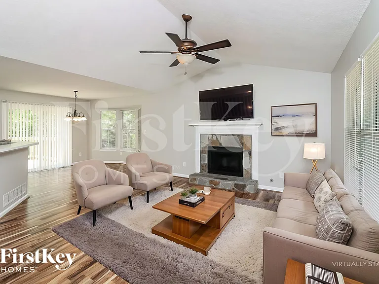 45 Collins Ln — Photo 3