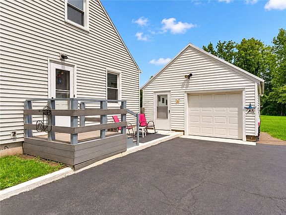 3rd image of 2054 Maiden Ln
