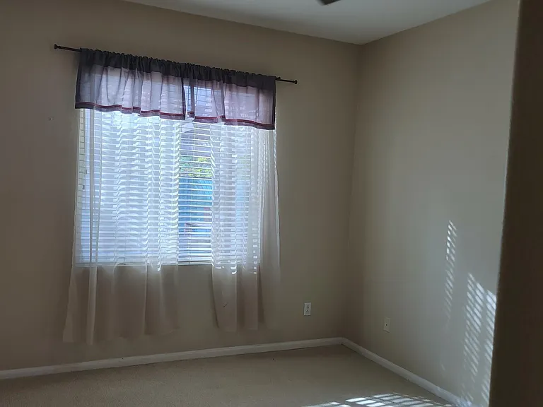 382 Edgewater Dr — Photo 15
