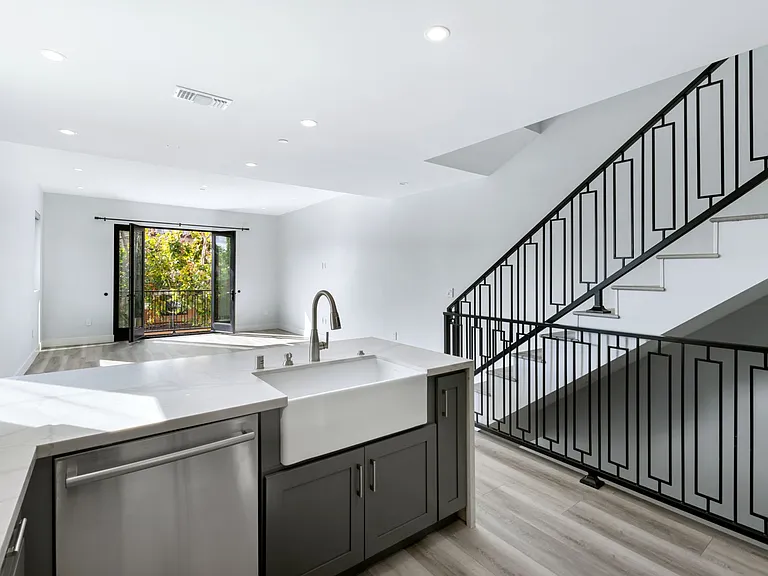 4815 Elmwood Ave — Photo 18