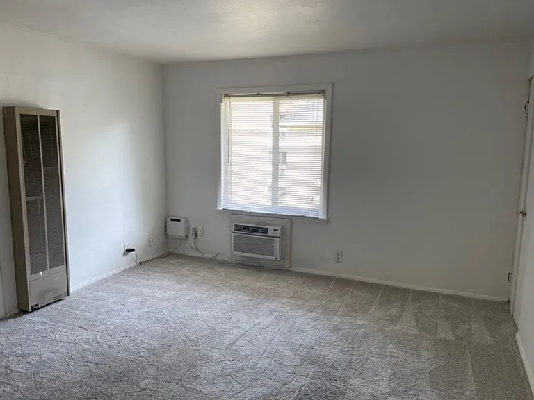 311 S Prairie St — Photo 13