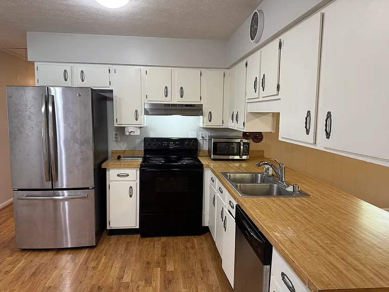 6526 Manassas Dr — Photo 4