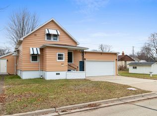 421 4th St, Oconto, WI 54153