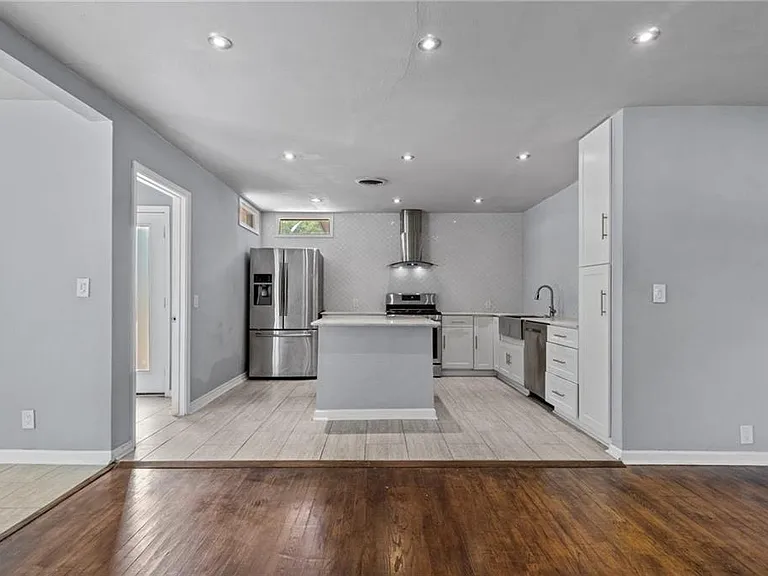 2105 Fortview Rd — Photo 14