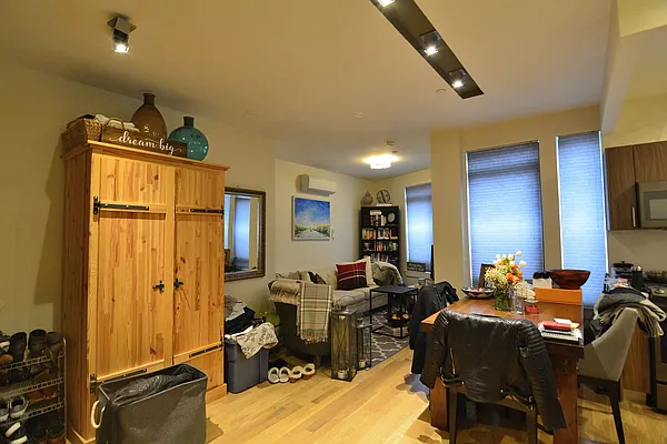 Rented by Hagstrom Management Inc | media 33