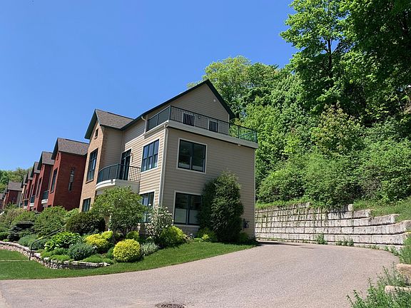 2nd image of 243 N Lakeshore Blvd
