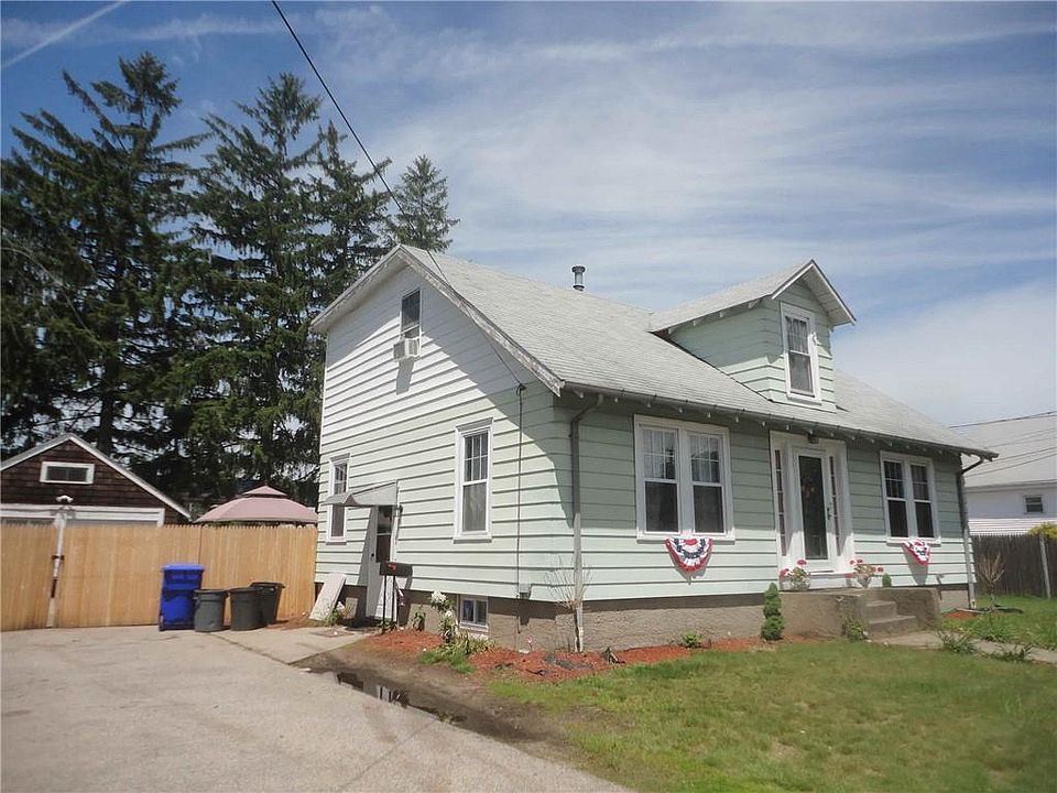 1st image of 15 Benjamin St