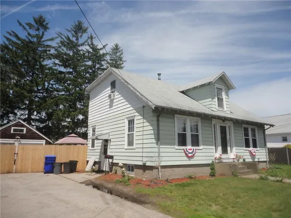 15 Benjamin St, Pawtucket, RI 02861