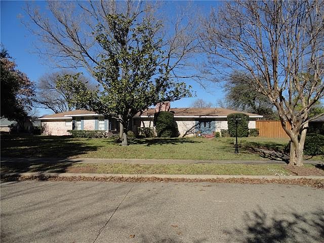 1st image of 2418 Mesa Dr