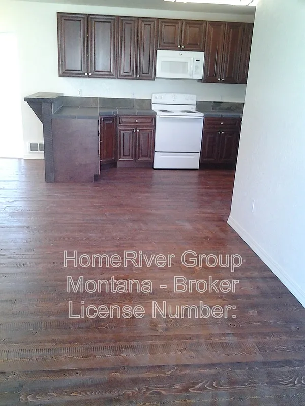 2 bed, 1.5 bath, 966 sqft, $1,695 — Photo 2