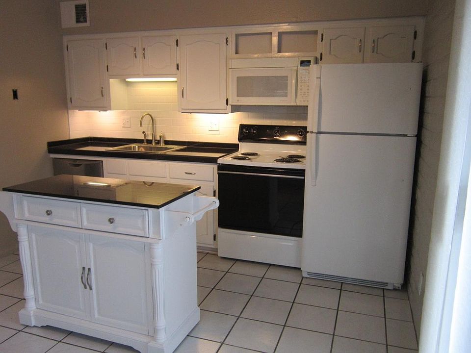 1st image of 3133 N Presidio Cir