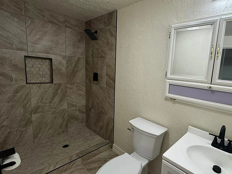 11409 Ralph Ave NE — Photo 12