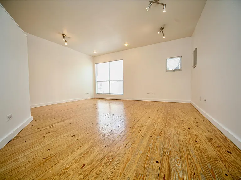 4343 Travis St #6 — Photo 6