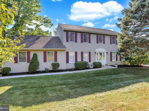 24 Golfview Ln, Reading, PA 19606