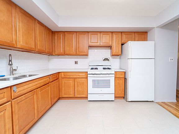 2nd image of 25-27 Crescent St #2X