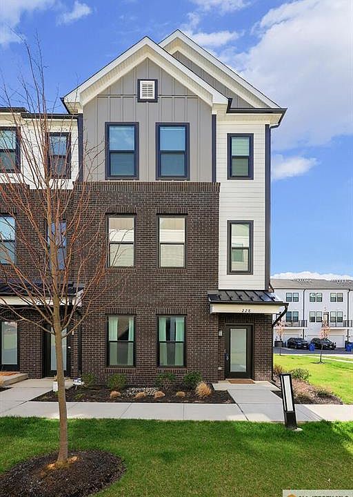 1st image of 228 Peyton Pl #121