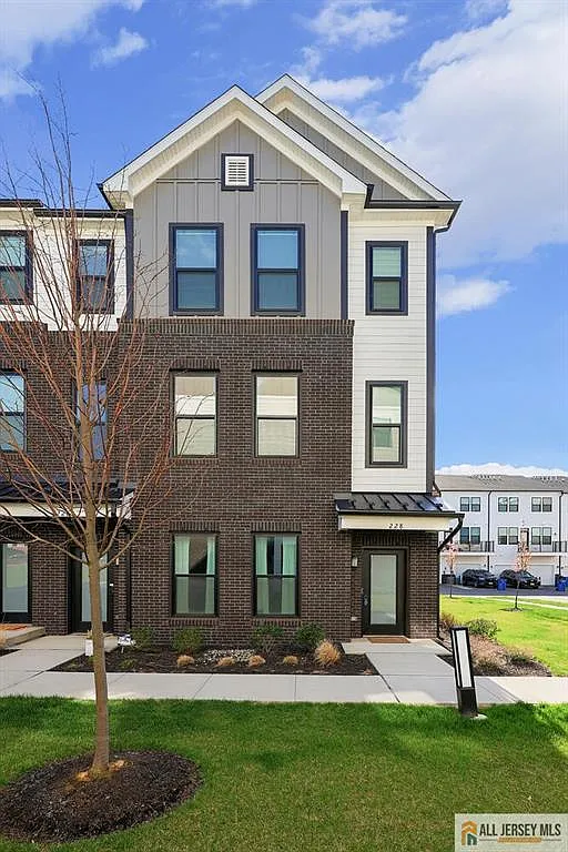 228 Peyton Pl #121 photo 1