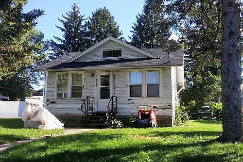 2nd image of 207 Highland St