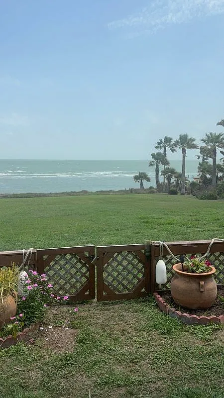 3 bed, 3.0 bath, 2359 sqft, $3,250 — Photo 4