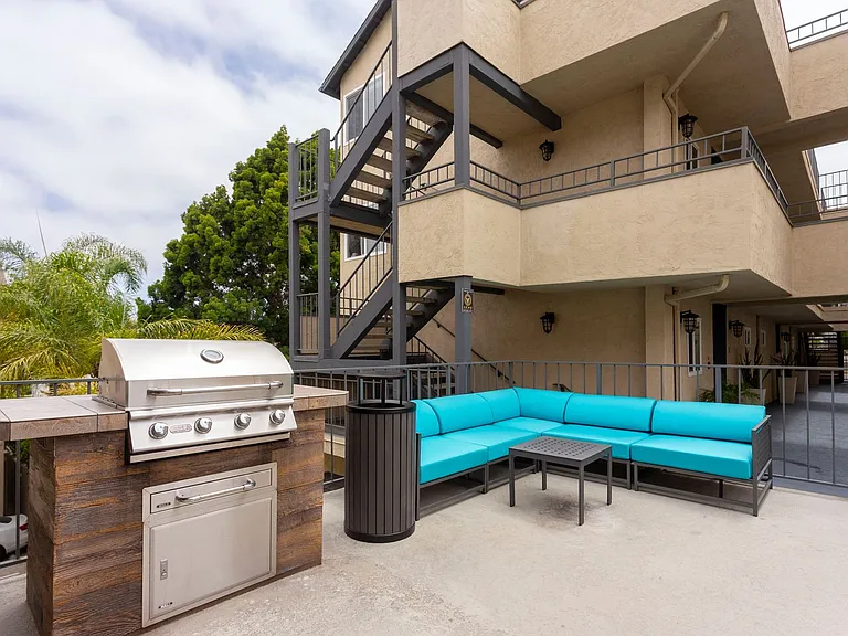 Golden Pacific Apartments — Photo 3