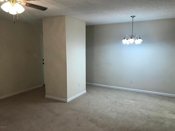 4th image of 3505 Sable Palm Ln #0