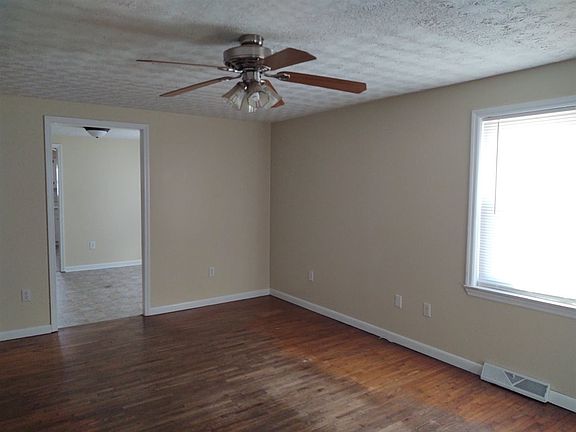 4th image of 434 Maple St