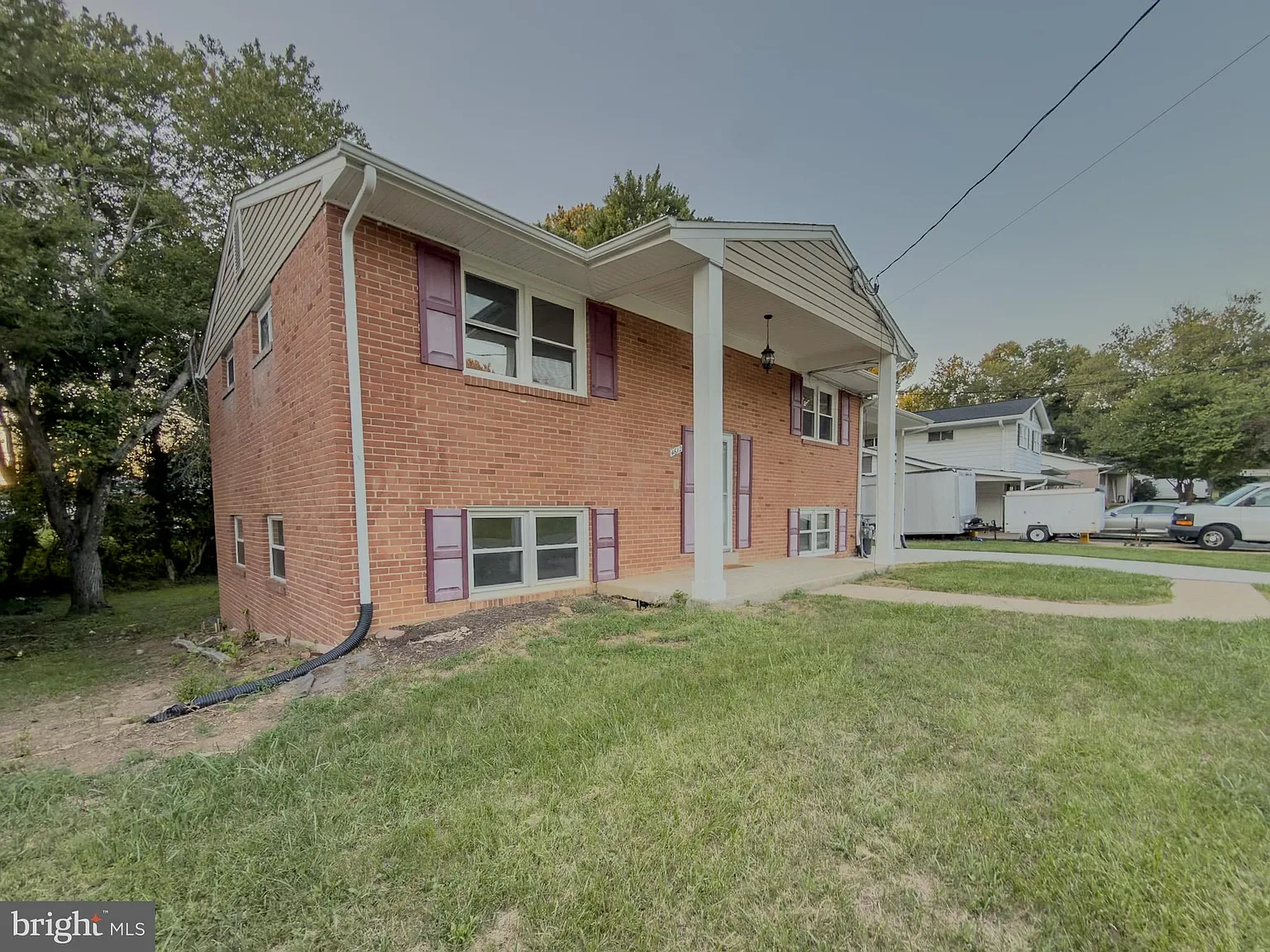 5 bed, 2.0 bath, 2837 sqft, $2,800 — Photo 2