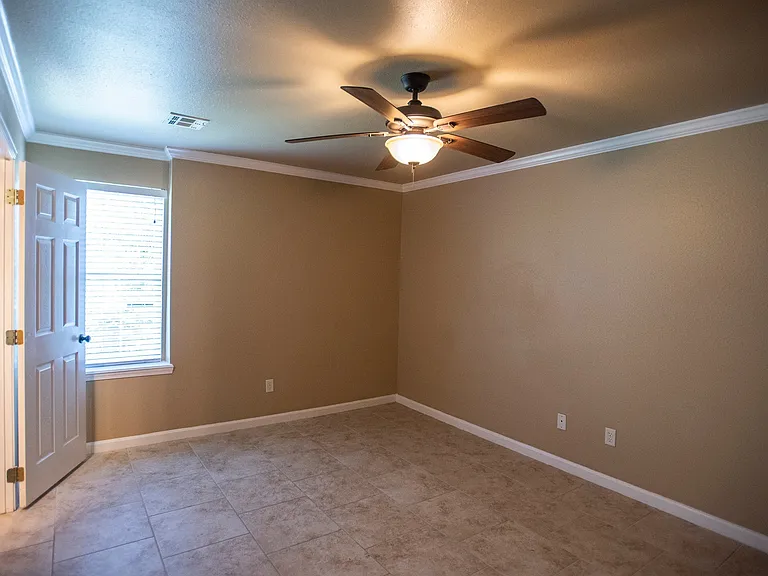 2451 N Brophy Cir — Photo 5
