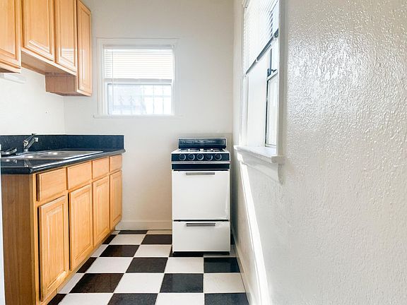 5th image of 1109 Laguna Ave #19