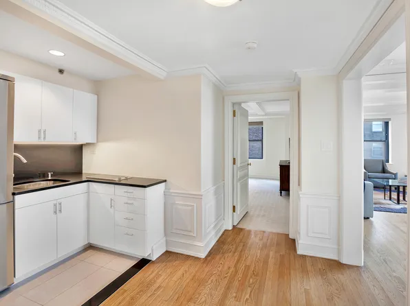 160 Central Park South image 6 of 13