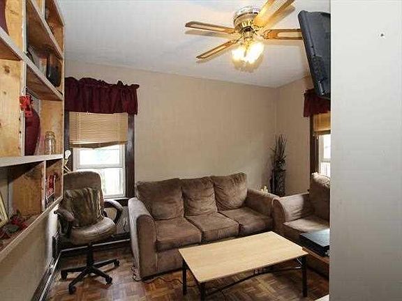 3rd image of 3868 Vine St