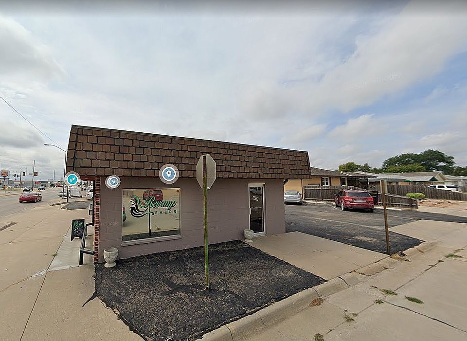 2nd image of 620 E 15th St