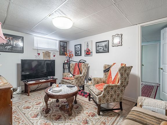5th image of 374 Upper Wentworth St W