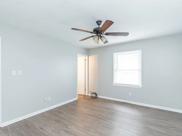 3498 Sutherland Dr — Photo 15