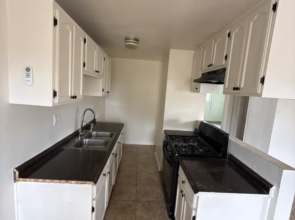 1675 E 97th St, Los Angeles, CA 90002