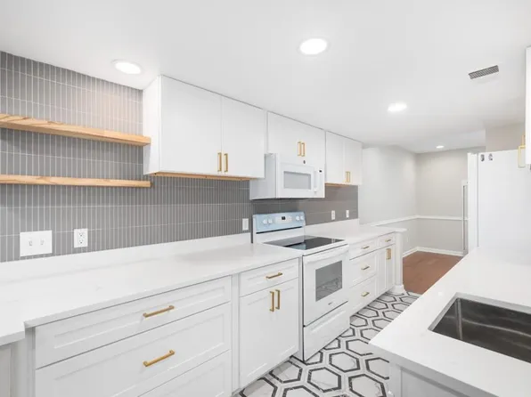 18 Ivy Rdg NE, Atlanta, GA 30342