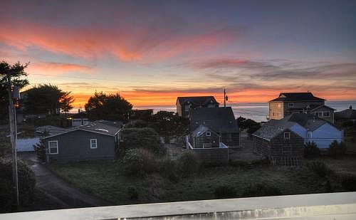 3rd image of 1440 SW Dune Ave