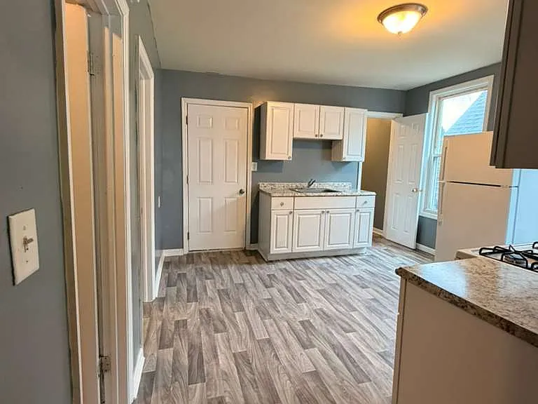 884 3rd Ave #3 — Photo 2