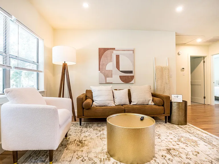 2160 Riverside Ave #3 — Photo 4