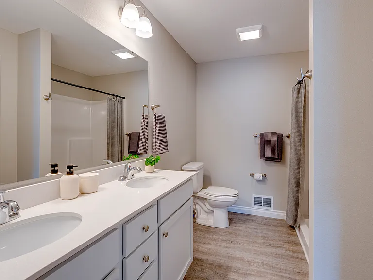 Harbor Town Townhomes — Photo 10