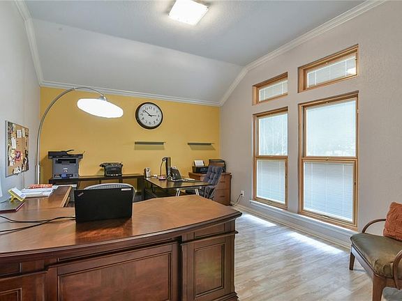 5th image of 1704 Newcastle Dr