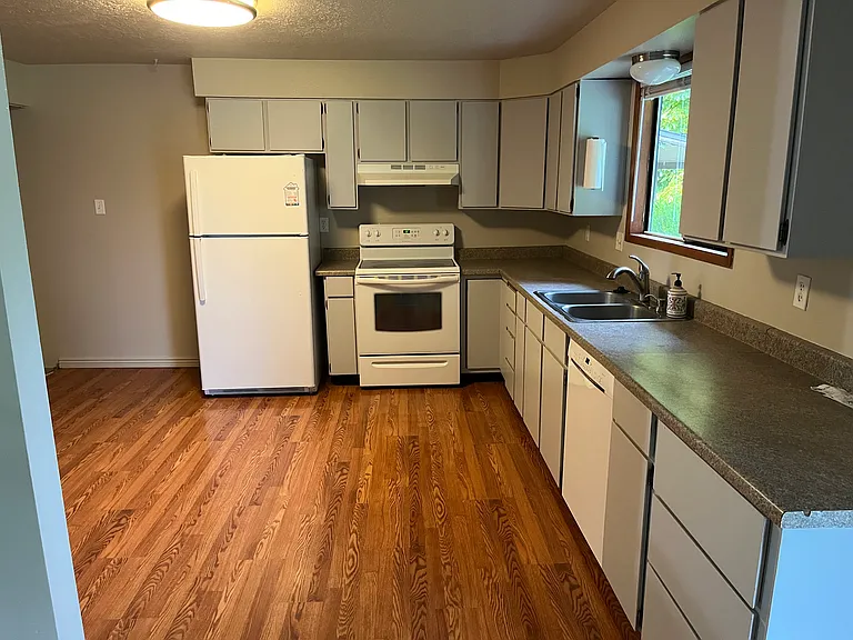 193 Crestview Dr — Photo 6