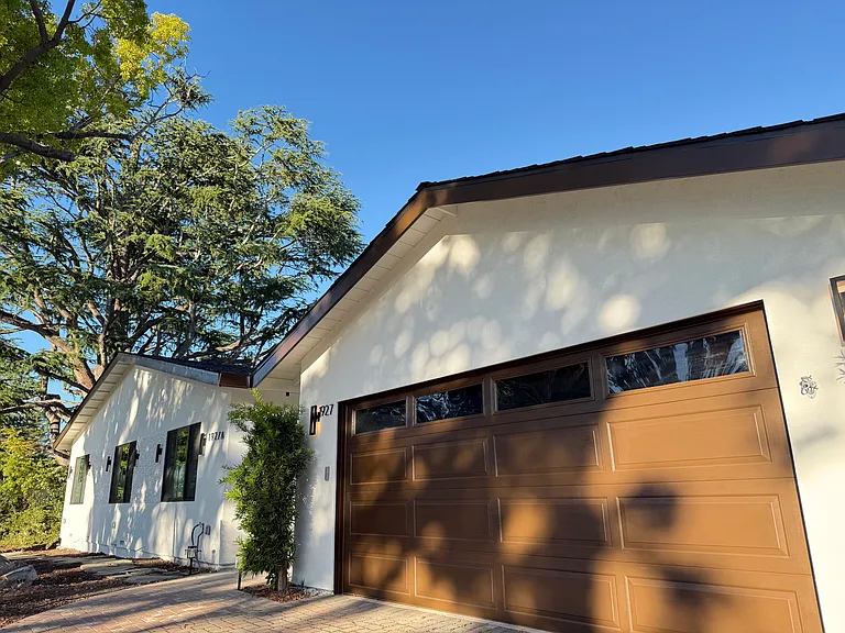 1927 A is a brand new ADU located at the front of the property.
