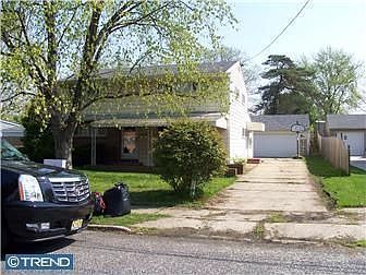 Home for Sale in MAPLE SHADE, NJ $188,400