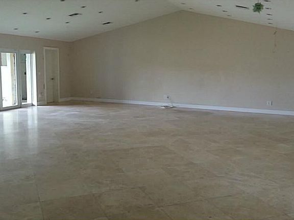 5th image of 21161 NE 22nd Ct