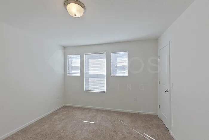 924 Sanford Ln — Photo 16
